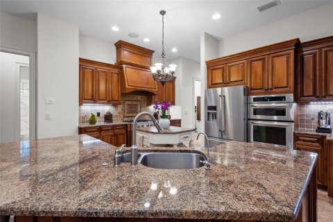 Casa en venta en New Port Richey, Florida, 6 dormitorios, 394.83 m2 № 1902777 - foto 13