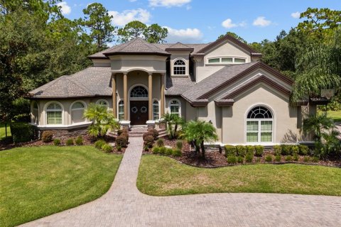 Casa en venta en New Port Richey, Florida, 6 dormitorios, 394.83 m2 № 1902777 - foto 1