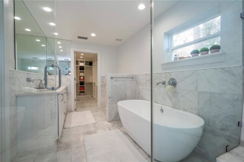 House in Orlando, Florida 3 bedrooms, 241.73 sq.m. № 2150387 - photo 25