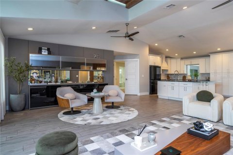 House in Orlando, Florida 3 bedrooms, 241.73 sq.m. № 2150387 - photo 6
