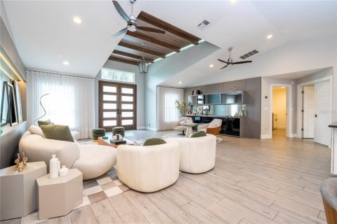House in Orlando, Florida 3 bedrooms, 241.73 sq.m. № 2150387 - photo 9