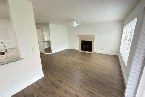 Condo in Orlando, Florida, 2 bedrooms  № 2277313 - photo 13
