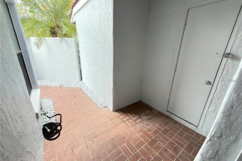 Condo in Orlando, Florida, 2 bedrooms  № 2277313 - photo 29