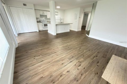Condo in Orlando, Florida, 2 bedrooms  № 2277313 - photo 12