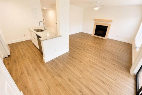 Condo in Orlando, Florida, 2 bedrooms  № 2277313 - photo 20