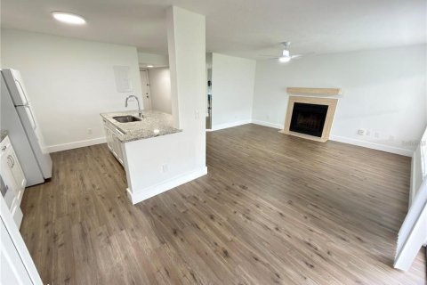 Condo in Orlando, Florida, 2 bedrooms  № 2277313 - photo 14