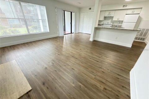 Condo in Orlando, Florida, 2 bedrooms  № 2277313 - photo 11