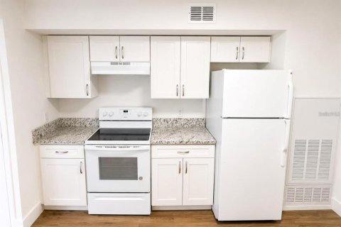 Condo in Orlando, Florida, 2 bedrooms  № 2277313 - photo 8