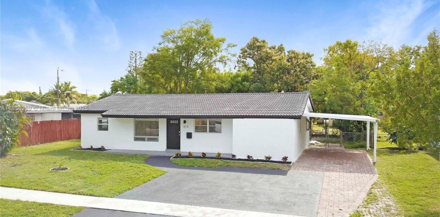House in Deerfield Beach, Florida 3 bedrooms, 150.04 sq.m. № 1822003
