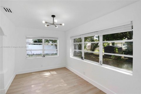 House in Deerfield Beach, Florida 3 bedrooms, 150.04 sq.m. № 1822003 - photo 11