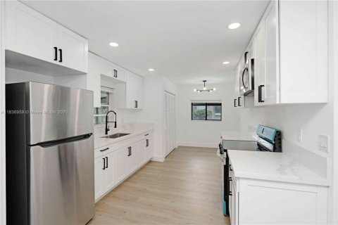 House in Deerfield Beach, Florida 3 bedrooms, 150.04 sq.m. № 1822003 - photo 7