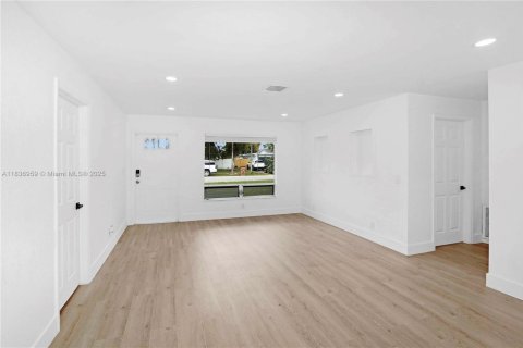 House in Deerfield Beach, Florida 3 bedrooms, 150.04 sq.m. № 1822003 - photo 4