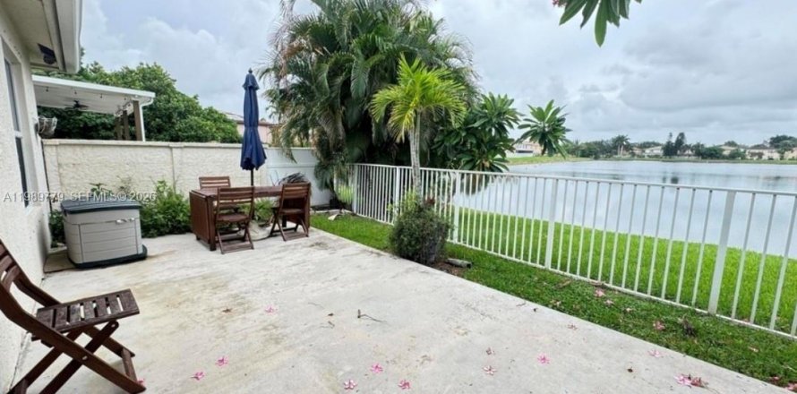 Villa ou maison à Lake Worth, Floride 4 chambres, 194.44 m2 № 2060267