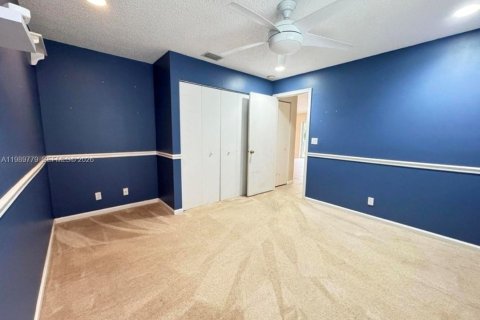 Villa ou maison à louer à Lake Worth, Floride: 4 chambres, 194.44 m2 № 2060267 - photo 8