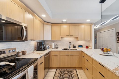 Condo in Belleair, Florida, 2 bedrooms № 2110783 - photo 16