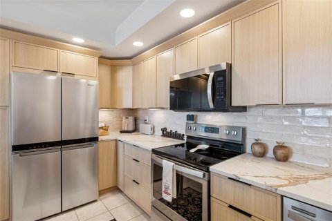 Condo in Belleair, Florida, 2 bedrooms № 2110783 - photo 17