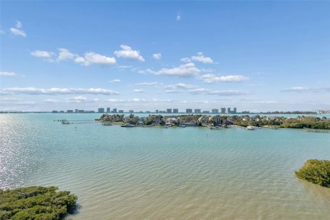 Condo in Belleair, Florida, 2 bedrooms № 2110783 - photo 2