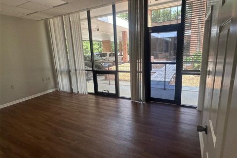 Immobilier commercial à louer à Gainesville, Floride: 181.16 m2 № 1147854 - photo 3