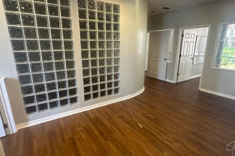 Immobilier commercial à louer à Gainesville, Floride: 181.16 m2 № 1147854 - photo 4