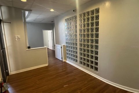Immobilier commercial à louer à Gainesville, Floride: 181.16 m2 № 1147854 - photo 5
