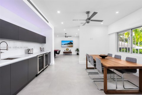 Casa en alquiler en Miami, Florida, 4 dormitorios, 437.57 m2 № 2075292 - foto 18