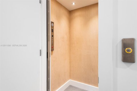 Casa en alquiler en Miami, Florida, 4 dormitorios, 437.57 m2 № 2075292 - foto 14