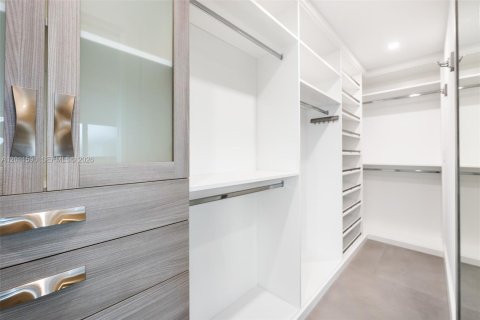 Casa en alquiler en Miami, Florida, 4 dormitorios, 437.57 m2 № 2075292 - foto 27