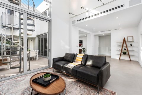 Casa en alquiler en Miami, Florida, 4 dormitorios, 437.57 m2 № 2075292 - foto 28