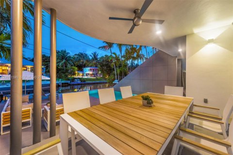 Casa en alquiler en Miami, Florida, 4 dormitorios, 437.57 m2 № 2075292 - foto 30