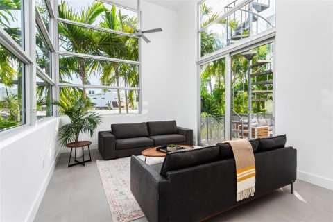 Casa en alquiler en Miami, Florida, 4 dormitorios, 437.57 m2 № 2075292 - foto 29