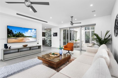 Casa en alquiler en Miami, Florida, 4 dormitorios, 437.57 m2 № 2075292 - foto 13