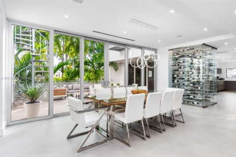 Casa en alquiler en Miami, Florida, 4 dormitorios, 437.57 m2 № 2075292 - foto 5