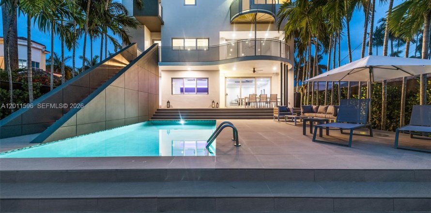 Casa en Miami, Florida 4 dormitorios, 437.57 m2 № 2075292