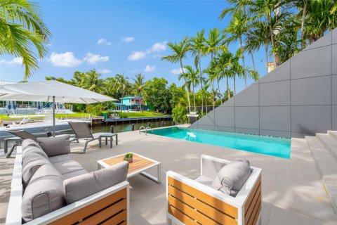 Casa en alquiler en Miami, Florida, 4 dormitorios, 437.57 m2 № 2075292 - foto 19