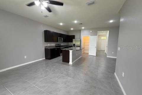 Townhouse in Wesley Chapel, Florida 3 bedrooms, 155.43 sq.m. № 2236446 - photo 10