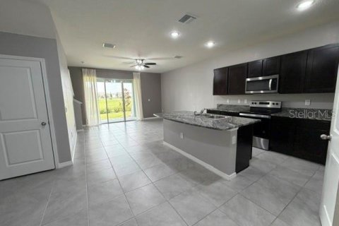 Townhouse in Wesley Chapel, Florida 3 bedrooms, 155.43 sq.m. № 2236446 - photo 6