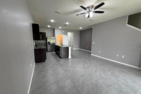 Townhouse in Wesley Chapel, Florida 3 bedrooms, 155.43 sq.m. № 2236446 - photo 9