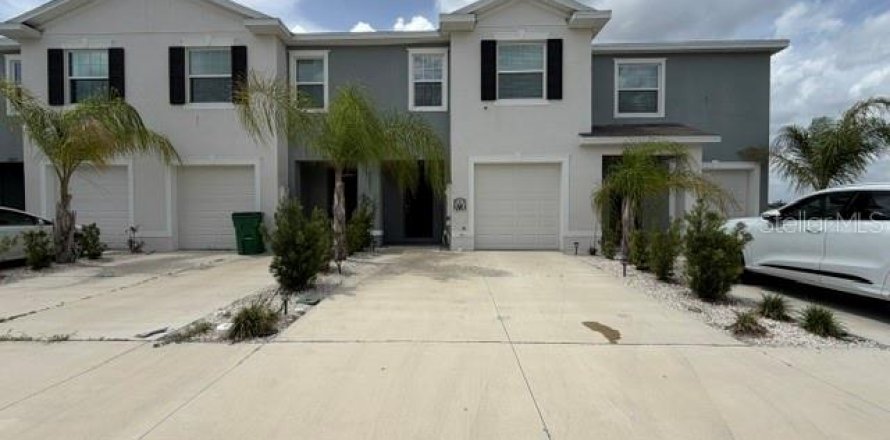 Townhouse in Wesley Chapel, Florida 3 bedrooms, 155.43 sq.m. № 2236446