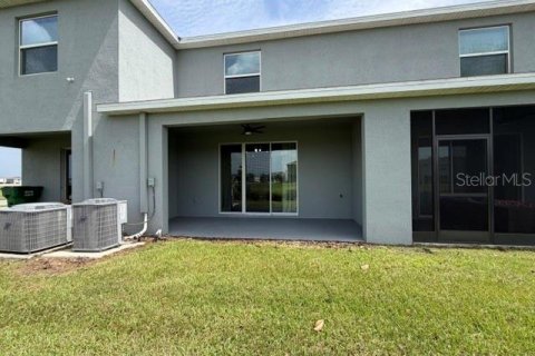 Townhouse in Wesley Chapel, Florida 3 bedrooms, 155.43 sq.m. № 2236446 - photo 16