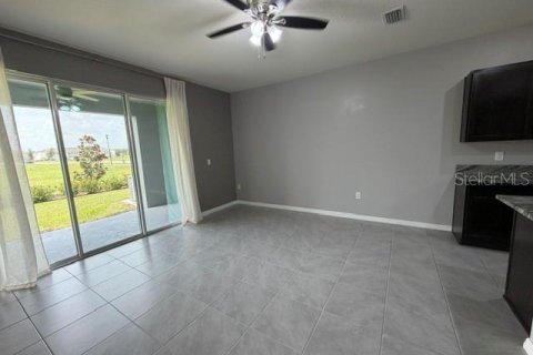 Townhouse in Wesley Chapel, Florida 3 bedrooms, 155.43 sq.m. № 2236446 - photo 15