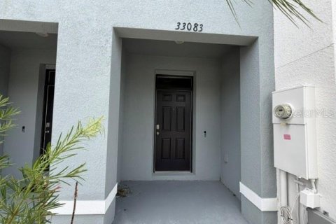 Townhouse in Wesley Chapel, Florida 3 bedrooms, 155.43 sq.m. № 2236446 - photo 2