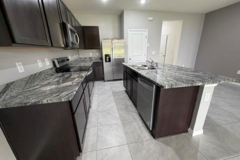 Townhouse in Wesley Chapel, Florida 3 bedrooms, 155.43 sq.m. № 2236446 - photo 13