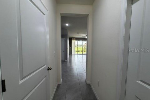 Townhouse in Wesley Chapel, Florida 3 bedrooms, 155.43 sq.m. № 2236446 - photo 4
