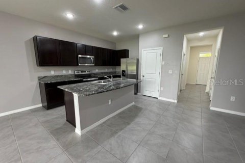 Townhouse in Wesley Chapel, Florida 3 bedrooms, 155.43 sq.m. № 2236446 - photo 11