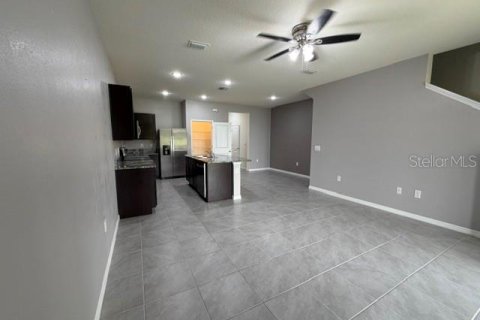 Townhouse in Wesley Chapel, Florida 3 bedrooms, 155.43 sq.m. № 2236446 - photo 8