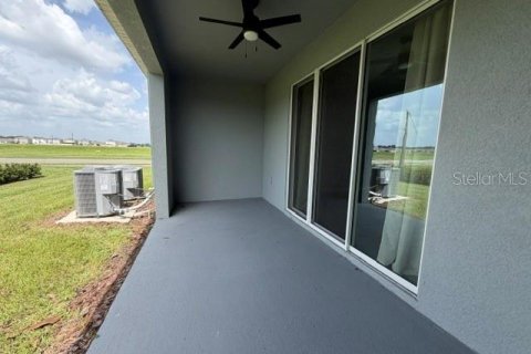 Townhouse in Wesley Chapel, Florida 3 bedrooms, 155.43 sq.m. № 2236446 - photo 18