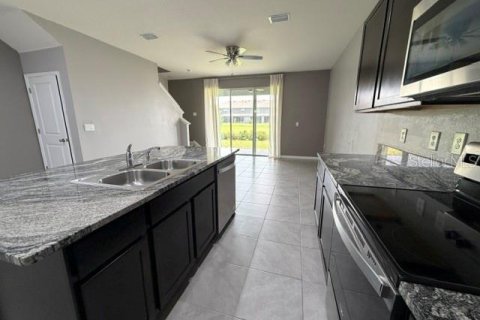 Townhouse in Wesley Chapel, Florida 3 bedrooms, 155.43 sq.m. № 2236446 - photo 14