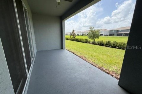 Townhouse in Wesley Chapel, Florida 3 bedrooms, 155.43 sq.m. № 2236446 - photo 17