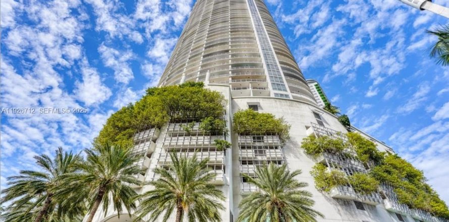 Apartamento en Miami, Florida 1 dormitorio, 73.49 m2 № 1988701