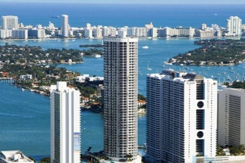 Apartamento en alquiler en Miami, Florida, 1 dormitorio, 73.49 m2 № 1988701 - foto 4